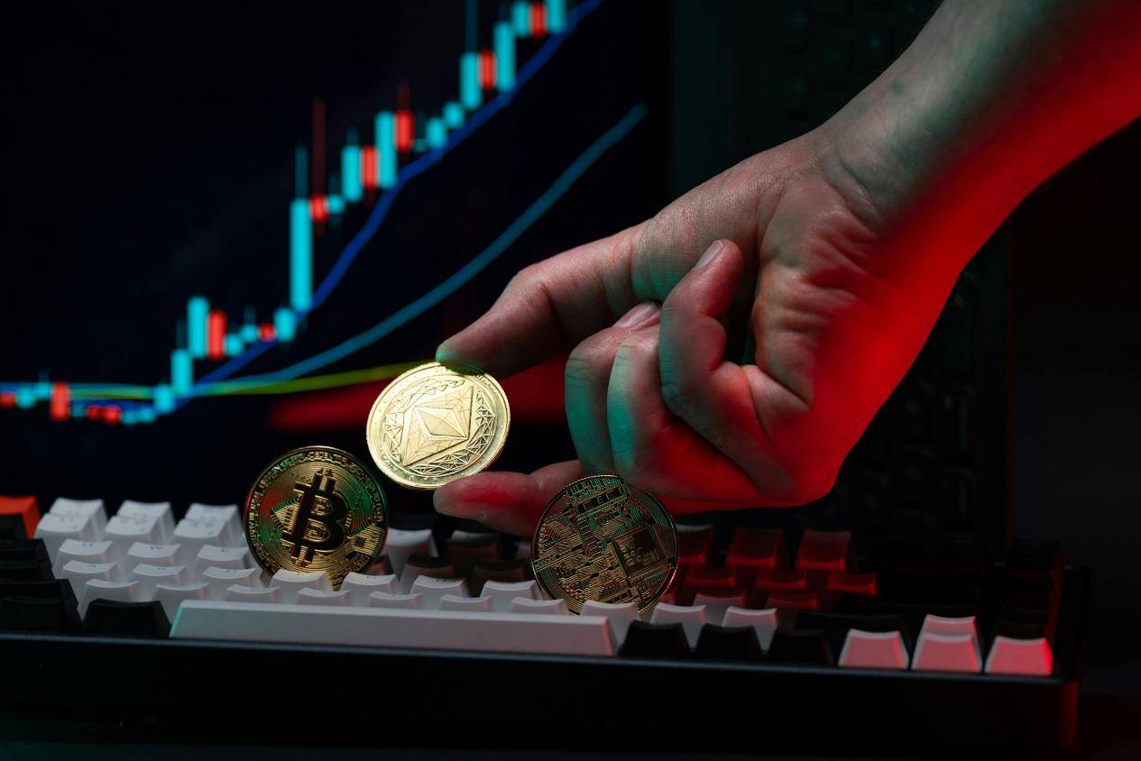 炒黄金不如买股票？2025投资风向大变！金盛贵金属揭秘3大核心差异