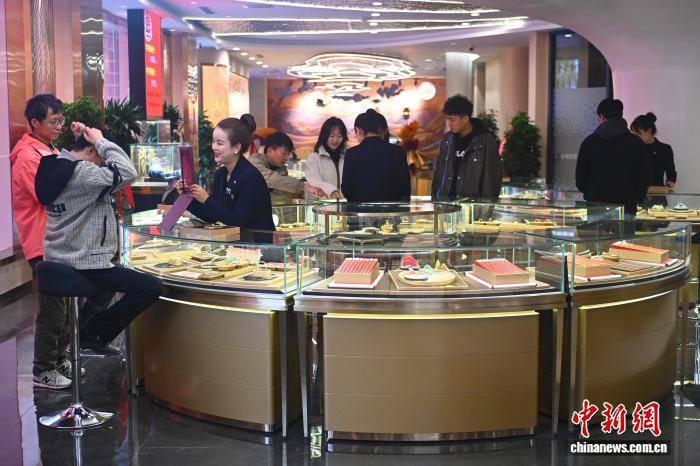 甘肃省政协委员建言：贵金属“借港生金”