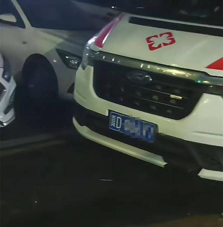 河北邯郸牌照救护车在辽宁被发现，后方牌照还被遮挡，邯郸卫健委回应
